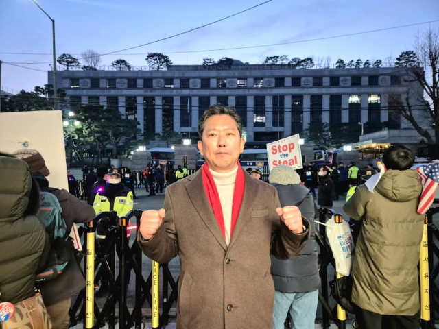 김장호 구미시장은 지난 14일 헌법재판소, 광화문을 방문해 헌법재판소의 불공정에 대해 지적했다. 김장호 구미시장 SNS 갈무리