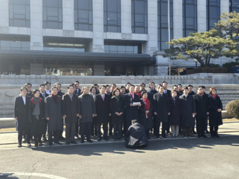 헌재 몰려간 與 의원들…