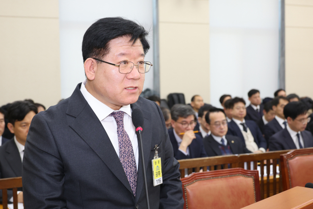 18일 서울 여의도 국회에서 열린 행정안전위원회 전체회의에서 경찰청장 직무대행를 맡은 이호영 경찰청 차장이 인사말을 하고 있다. 연합뉴스