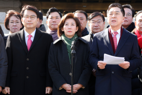 변론기일 변경 불허에 與 중진들 