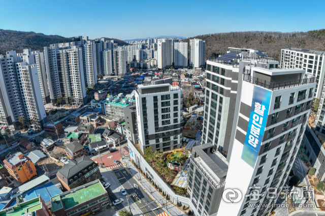 지난 2월 대구 수성구 파동의 한 아파트 단지에 할인분양 현수막이 내걸린 모습. 매일신문 DB