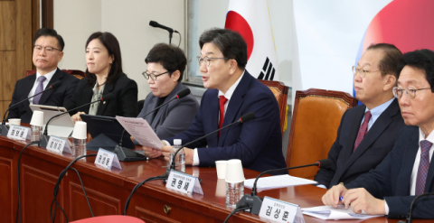 與 임이자 