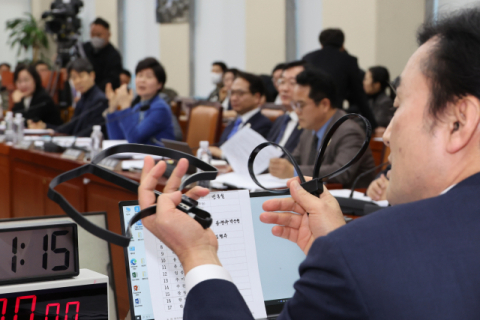 尹 청문회, 홍장원 메모 신빙성 제로·케이블타이 수갑용 치열한 공방