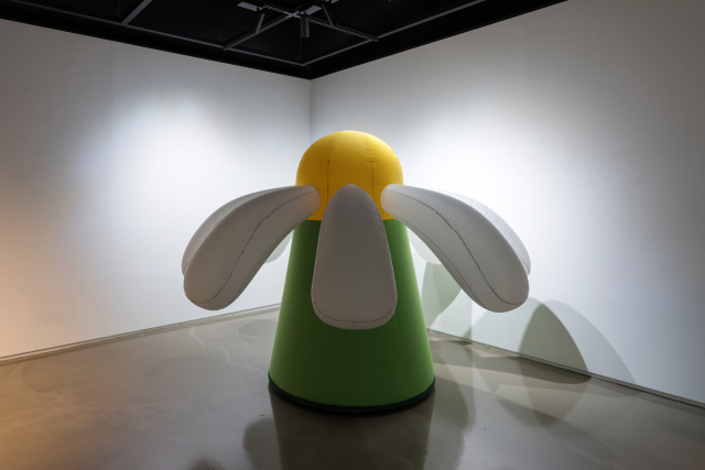 손진희, 버터후라이, 180x180x160(h)cm, 천, 송풍기,나무, 2022