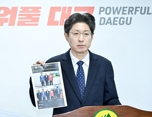 정장수 대구시 경제부시장은 25일 시청에서 기자간담회를 열고 명태균 씨의 법률 대리인인 남상권 변호사 주장에 대해 반박하고 있다. 대구시 제공