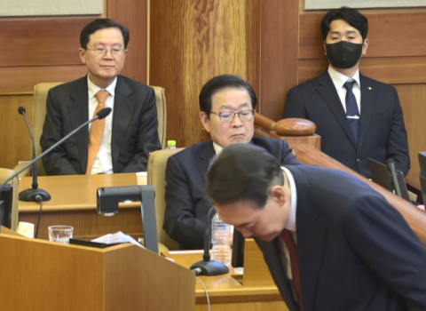 尹, 개헌 승부수…헌재 기각 설득하면서 인용까지 겨냥한 다중 포석