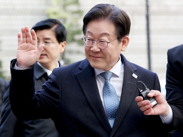 더불어민주당 이재명 대표가 지난달 26일 서울고등법원에서 열린 공직선거법 위반 혐의 사건 2심 결심 공판에 출석하고 있다. 연합뉴스