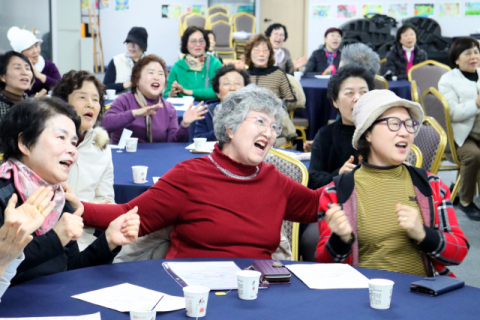 구미 미르치과병원, 가요교실로 지역 주민 건강 '활력소' 되다