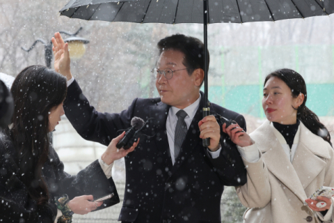 이재명 둘러싼 개헌 포위망 점점 더 거세져