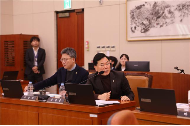 김승수 국민의힘 의원(대구 북구을)이 유인촌 문화체육관광부 장관에 2025 APEC 정상회의 준비를 위한 적극 지원을 요청했다. 김승수 의원실