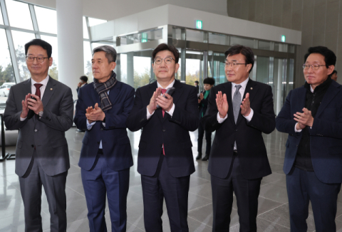 與지도부 포항·경주 잇단 방문…철강·APEC 챙겨