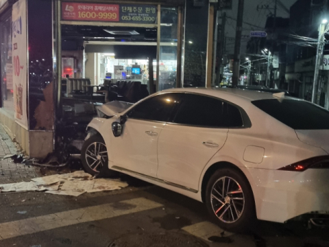 대구 남구 렌터카 돌진 사고…30대 남성 입건
