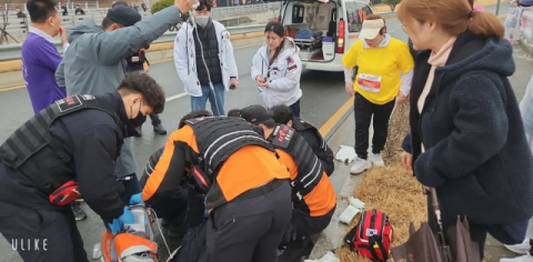 윤종호 경북도의원과 시민, 마라톤대회 도중 심근경색으로 쓰러진 참가자 살렸다