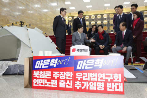 무기력한 여당, 뒷짐 풀고 비상한 각오로 '정책' 승부수 던져야 