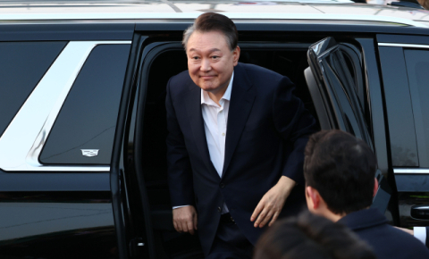 尹 관저서 휴식 