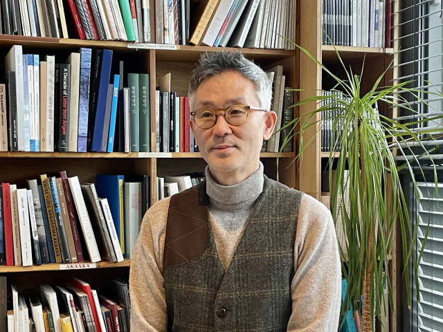 석재현 아트스페이스루모스 대표. 이연정 기자