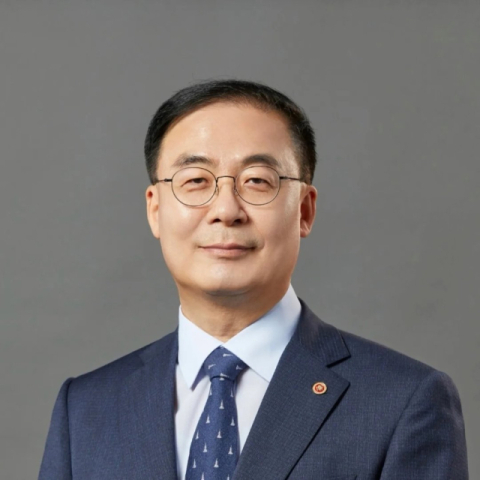 '아들 특혜채용' 前선관위 사무총장…법정서 혐의 부인