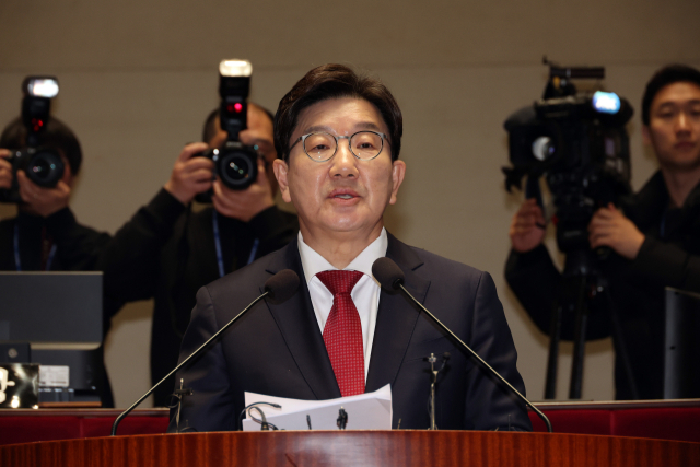 국민의힘 권성동 원내대표가 11일 서울 여의도 국회에서 열린 의원총회에서 발언하고 있다. 연합뉴스