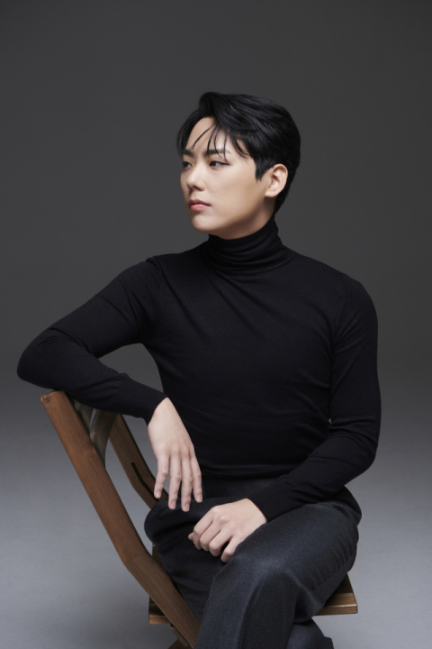 신창용의 손끝에서 피어나는 봄의 선율