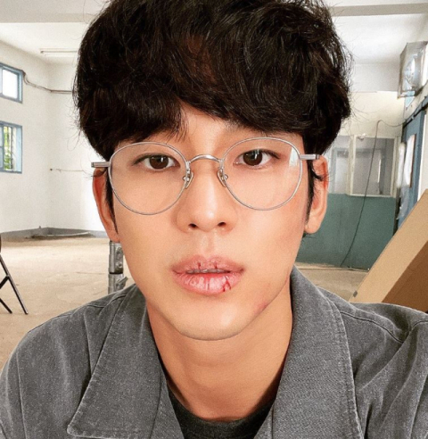 김수현 '미성년자 교제 의혹' 일파만파…유통가 손절 나서나