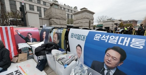 '팩스 폭탄' 맞은 헌재…양측 탄원서 수백 건 빗발