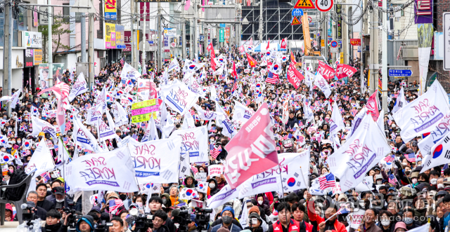 구미 대규모 탄반 집회…전한길 