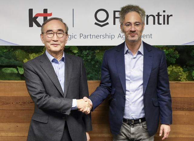 KT는 AI 플랫폼 기업 팔란티어와 12일(현지 시간) 미국에서 AX 사업 가속화를 위한 전략적 파트너십을 체결했다. KT 제공