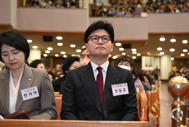 국민의힘 한동훈 전 대표가 16일 서울 영등포구 여의도순복음교회에서 예배를 보고 있다. 연합뉴스