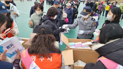 영주署, 시민건강걷기대회장에서 교통사고 예방 캠페인 펼쳐