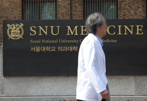 서울의대 교수 4명 '복귀 반대' 전공의 
