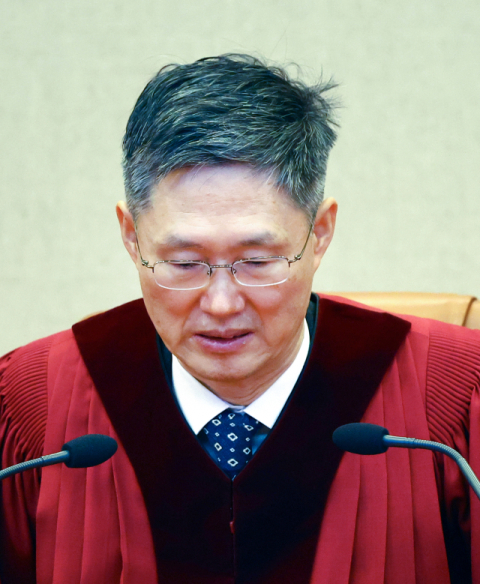 '역대 최장 심리' 헌재, 재판관 월급 올렸다…문형배 1312만원