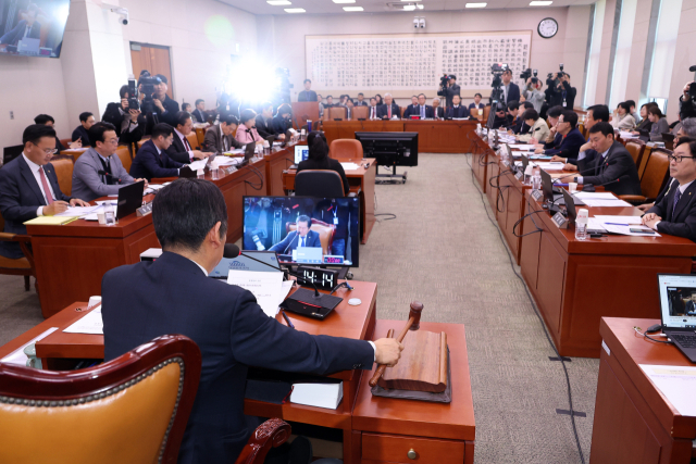19일 서울 여의도 국회에서 