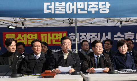 이재명, 방탄복 입고 천막 현장최고위 주재…피고인 진술서 내며 선거법 2심도 총력
