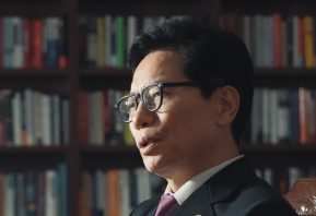 [한페이지] 황정근 국회도서관장 