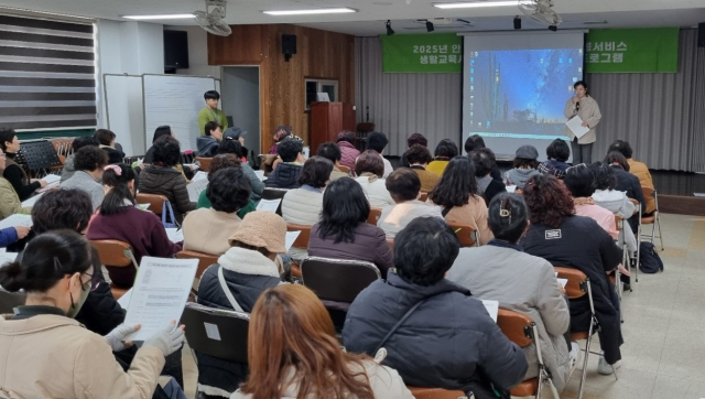 의성군은 지난 17일 생활지원사 146명을 대상으로 통합돌봄서비스 사전조사 설명회를 열었다. 의성군 제공.