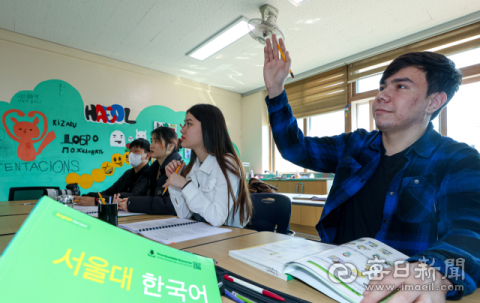 ['낙오의 벼랑 끝'에 선 다문화 중‧고생]<3편> 꿈의 디딤돌을 놓아주자