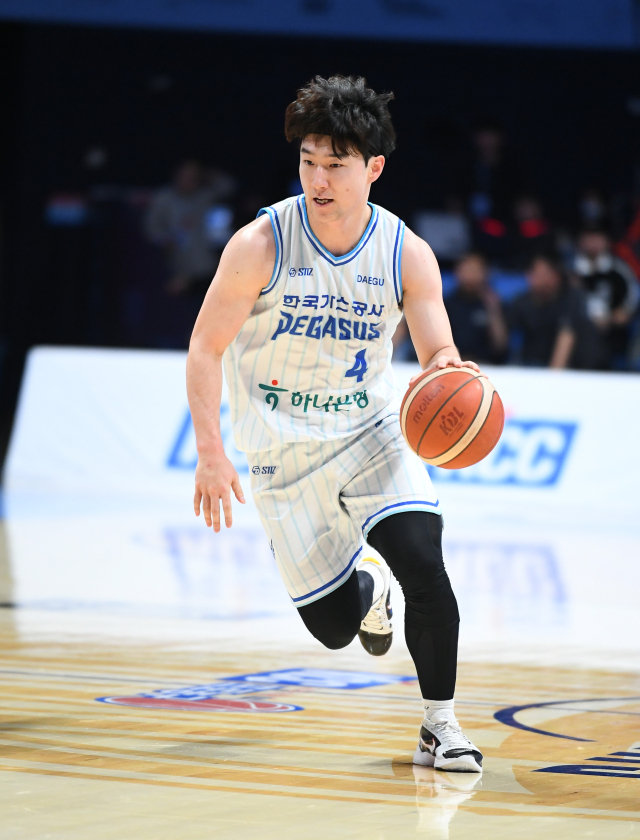 대구 한국가스공사 페가수스의 김낙현이 20일 고양에서 열린 2024-2025시즌 KBL 6라운드 고양 소노 스카이거너스와의 경기에 출전해 드리블을 시도하고 있다. KBL 제공