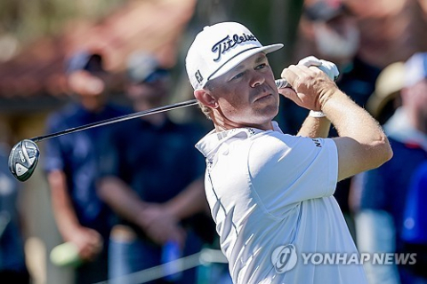 짧은 퍼트 놓친 후 '분노의 발길질'…퍼터 걷어찬 키자이어 '황당 기권'