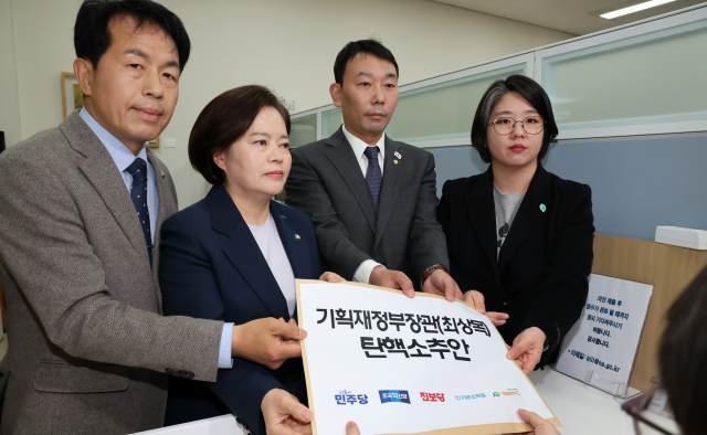 최상목 대행까지 30번째…野 '줄탄핵 무리수' 비판 거세