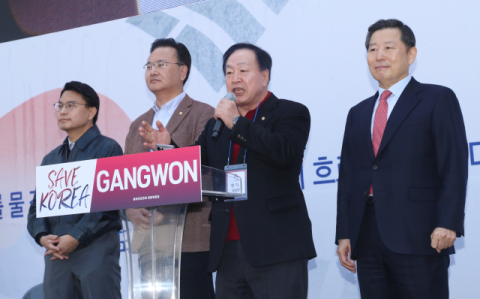 與의원들, 탄핵 반대 집회서 막판 여론전…