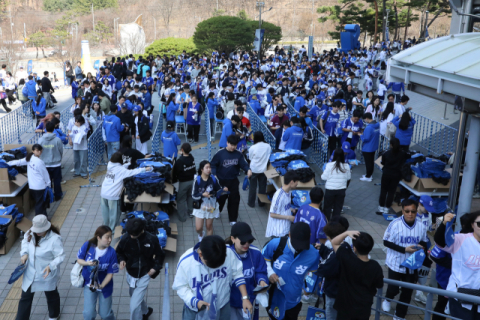 KBO 프로야구, 역대 최소 경기 200만 관중 돌파