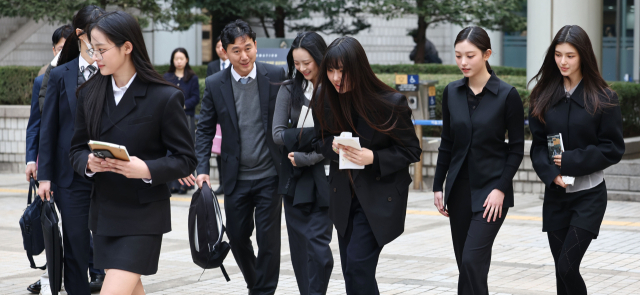 걸그룹 뉴진스(NJZ)가 7일 서울 서초구 서울중앙지방법원에서 열린 