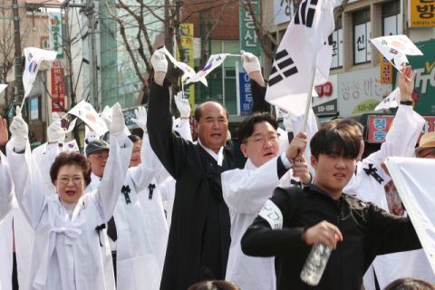 상주 도심서 다시 울려퍼진 106년 전 상주항일독립만세운동 함성 