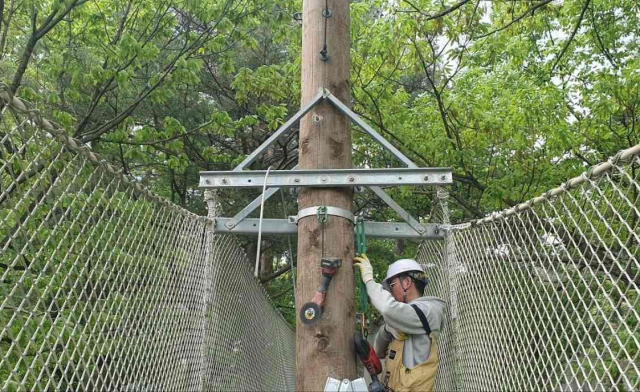 산성계곡 생태공원 어드벤처가 다음달 1일 재개장을 앞두고 마지막 시설점검이 진행되고 있다. 영덕군 제공