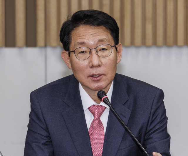국민의힘 김상훈 정책위의장이 19일 서울 종로구 생명보험 교육문화센터에서 열린 국민의힘-보험업계 현장 간담회에 참석해 인사말을 하고 있다. 연합뉴스