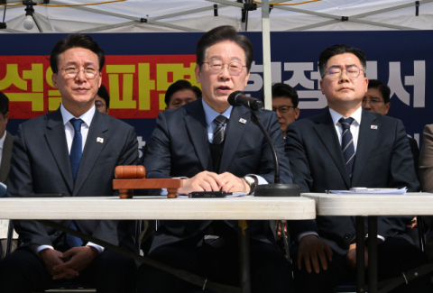야당 내 국회의원 총사퇴 주장 제기 배경은?