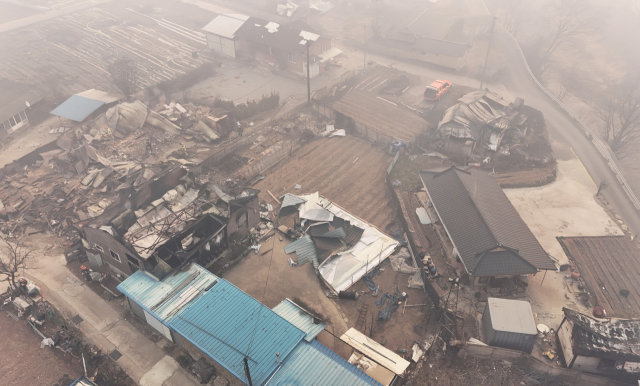 갑작스러운 산불로 극심한 재산피해와 인명피해가 발생한 경북 영양군 석보면 화매리의 모습. 김영진 기자