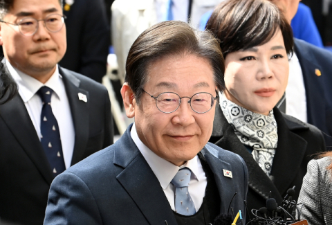 이재명, 방탄복 입고 법원 도착…