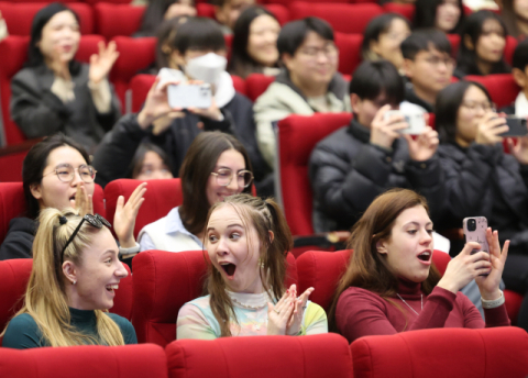 외국인 유학생 대다수 한국 취업 희망…인력난 해소 위해 제도 개선해야