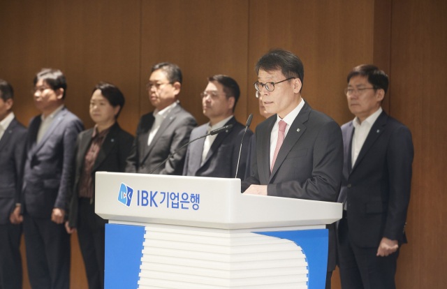 김성태 IBK기업은행 은행장이 26일 부당대출 관련 대국민 사과를 하고 있다. 기업은행